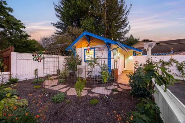$575,000 | 9011 Donald Street, Graton, CA 95444