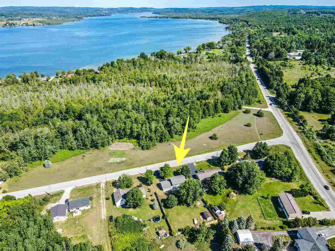 7341 South Lakeview Road Traverse City, MI 49684 - Photo 34 of 36 1890742-33.JPG