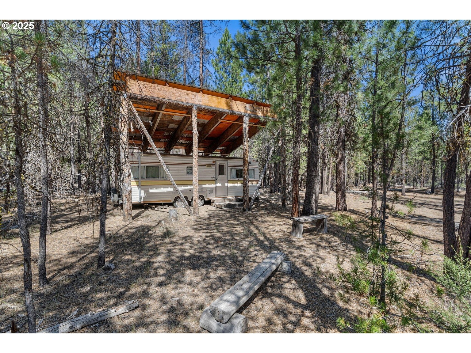 143970 Highway 97 Gilchrist, OR 97737 - Photo 23 of 30 a view of a backyard with table and chairs with wooden fence and plants