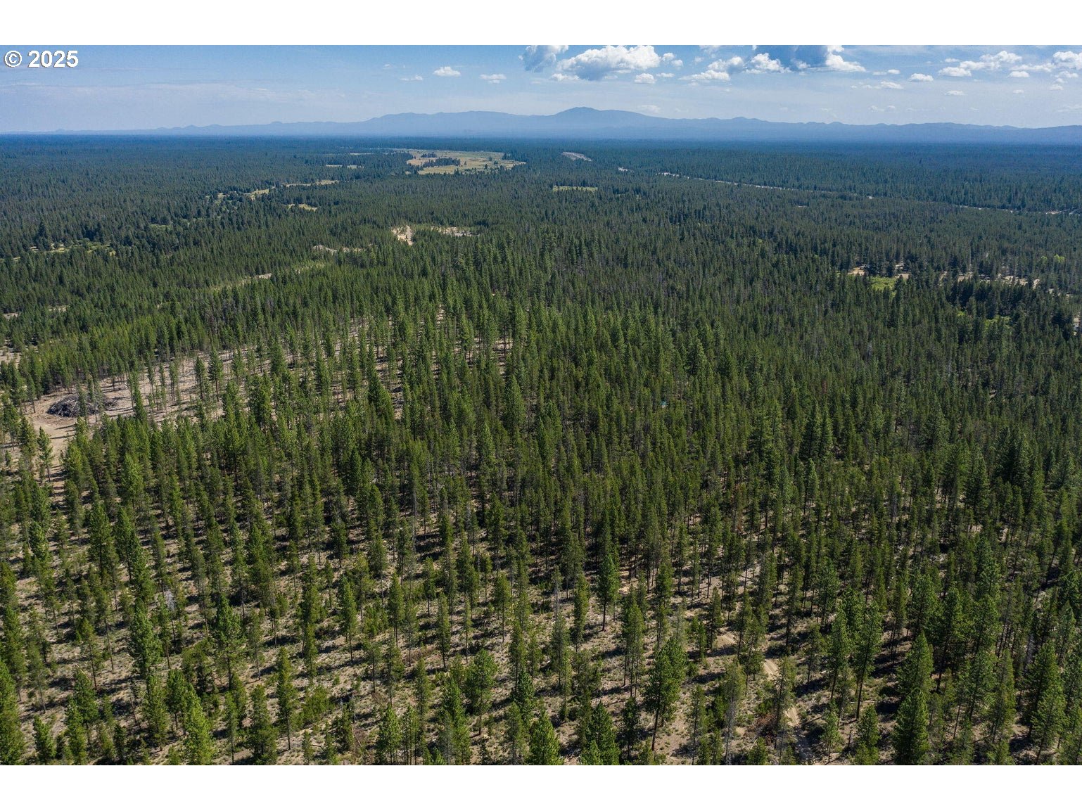 143970 Highway 97 Gilchrist, OR 97737 - Photo 27 of 30 a view of city and an ocean