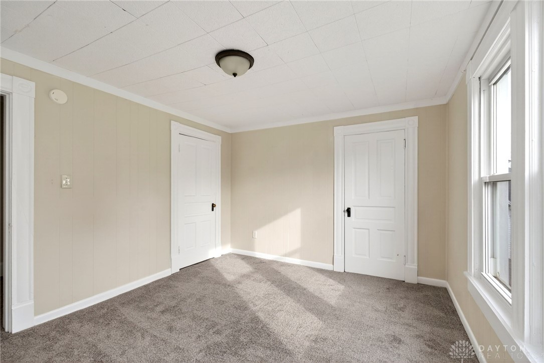 585 North Spring Street Wilmington, OH 45177 - Photo 17 of 21 Bright and inviting room, with ample space for relaxation or productivity.