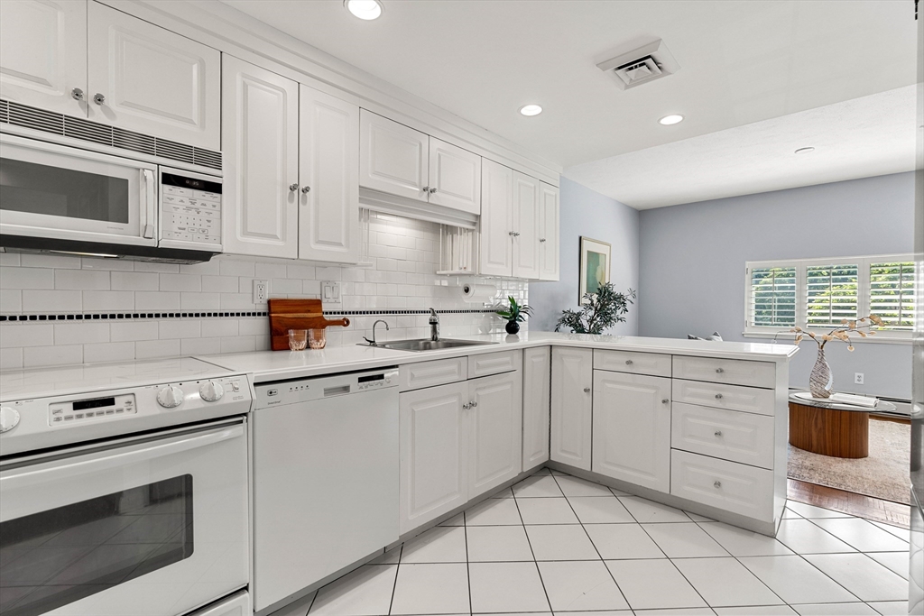 75 Grove Street, Unit 225 Wellesley, MA 02482 - Photo 20 of 41