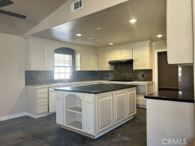 13955 Okesa Road Apple Valley, CA 92307 - Photo 18 of 20 kithchen