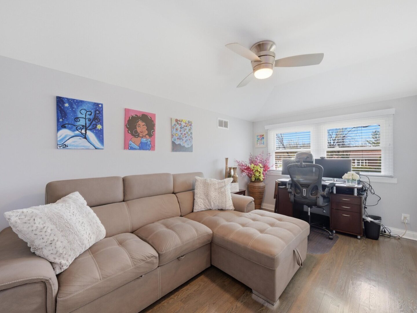 18441 Marshfield Avenue Homewood, IL 60430 - Photo 22 of 49 a living room with furniture
