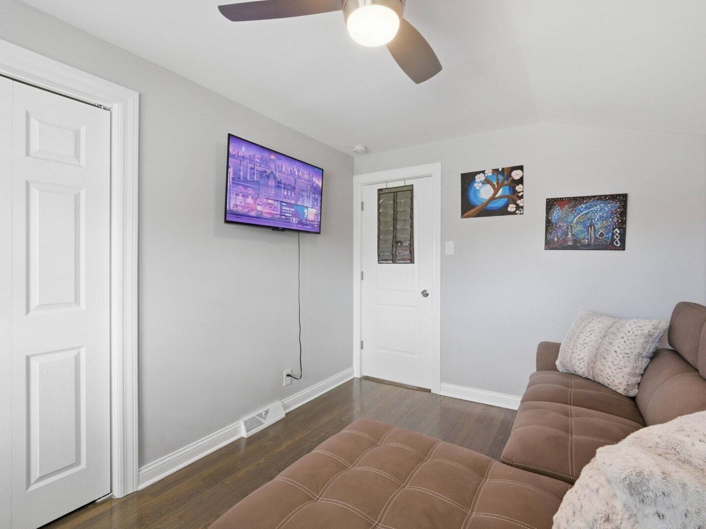 18441 Marshfield Avenue Homewood, IL 60430 - Photo 24 of 49 a living room with furniture and a window