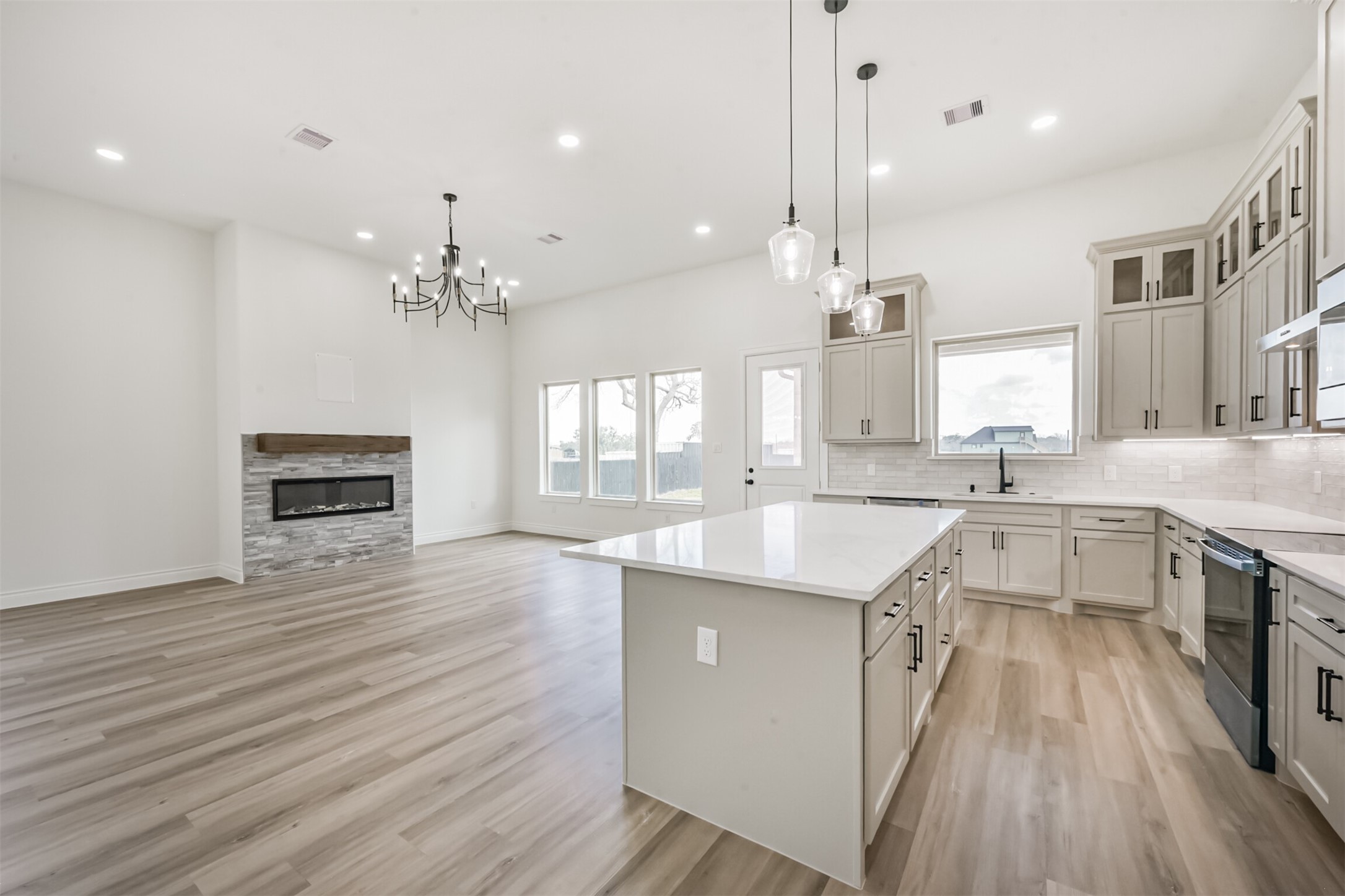 749 Wagon Wheel Trail Angleton, TX 77515 - Photo 5 of 21