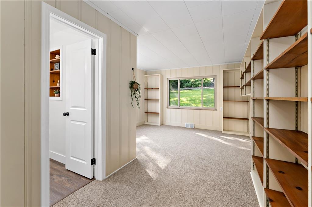 4649 Rolling Hills Road Pittsburgh, PA 15236 - Photo 12 of 31 Gallery Image 12