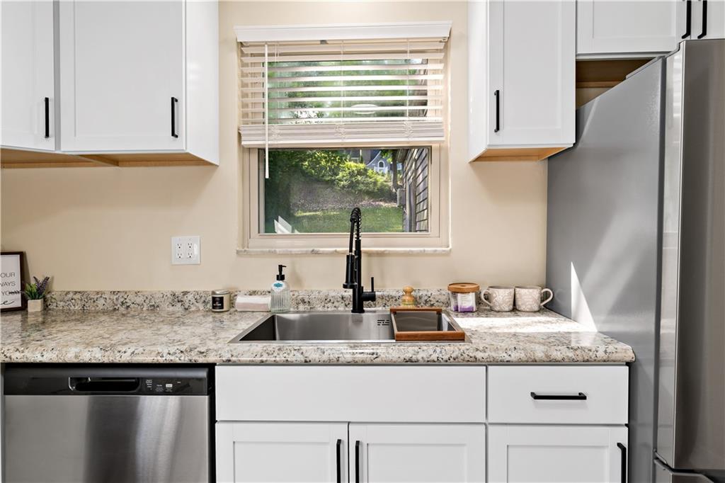 4649 Rolling Hills Road Pittsburgh, PA 15236 - Photo 18 of 31 Gallery Image 18