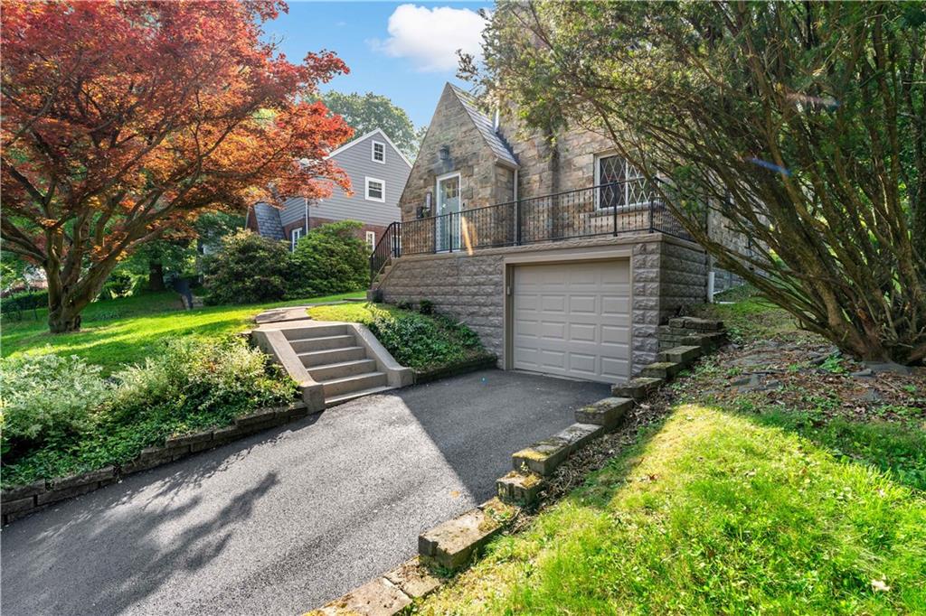 4649 Rolling Hills Road Pittsburgh, PA 15236 - Photo 5 of 31 Gallery Image 5