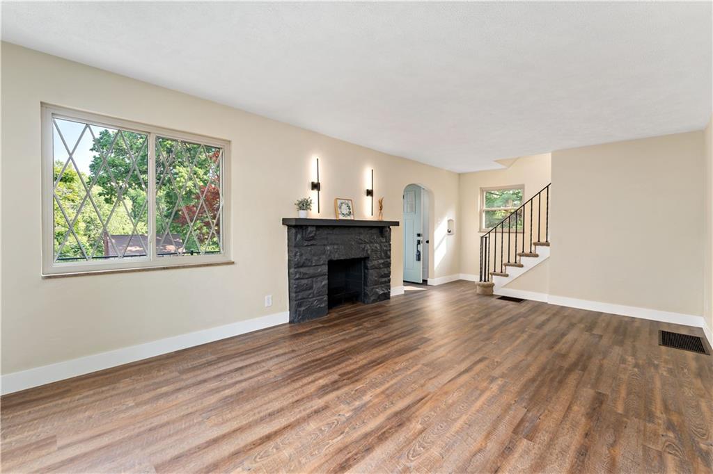 4649 Rolling Hills Road Pittsburgh, PA 15236 - Photo 7 of 31 Gallery Image 7