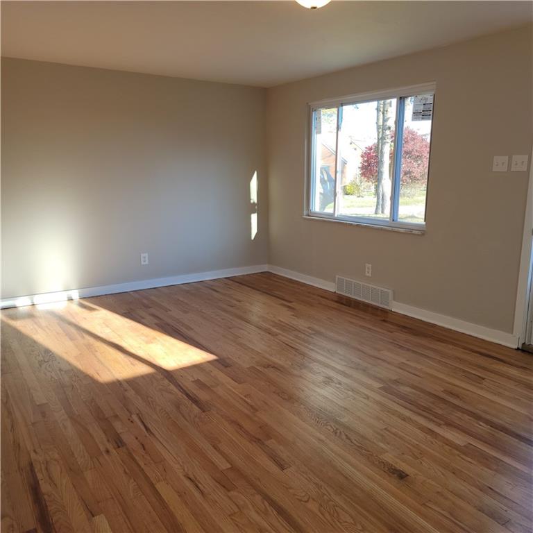 3525 Oakleaf Road Pittsburgh, PA 15227 - Photo 3 of 18 Gallery Image 3