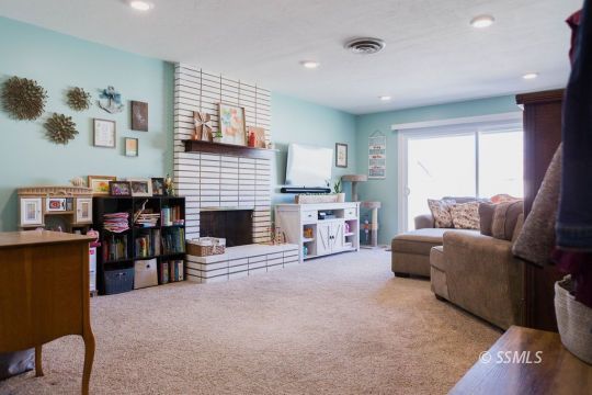 726 West Felspar Avenue Ridgecrest, CA 93555 - Photo 6 of 29