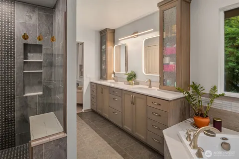 $1,900,000 | 14230 229th Avenue Northeast, Woodinville, WA 98077