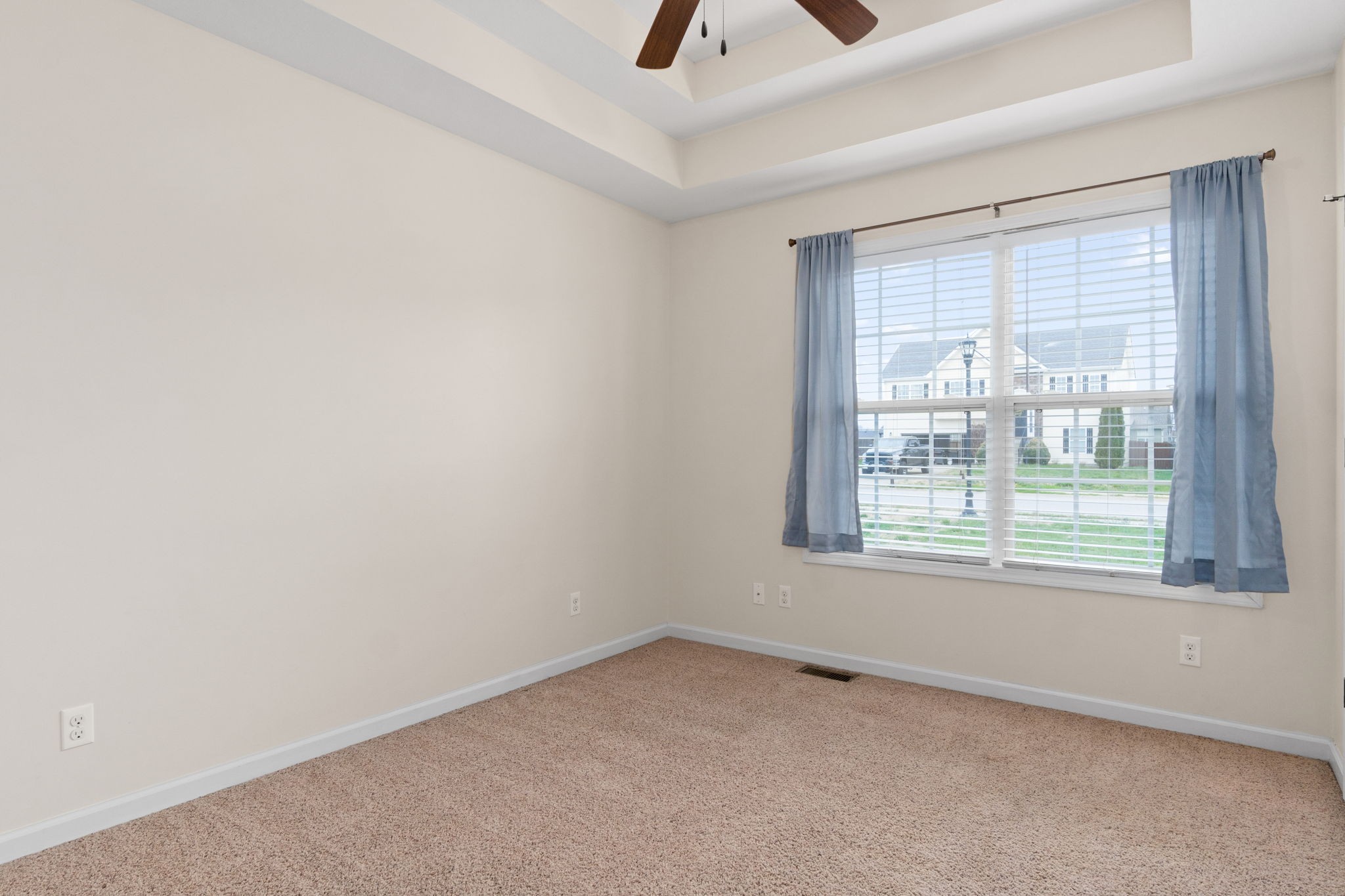 3753 Suiter Road Clarksville, TN 37040 - Photo 20 of 30 an empty room with a window