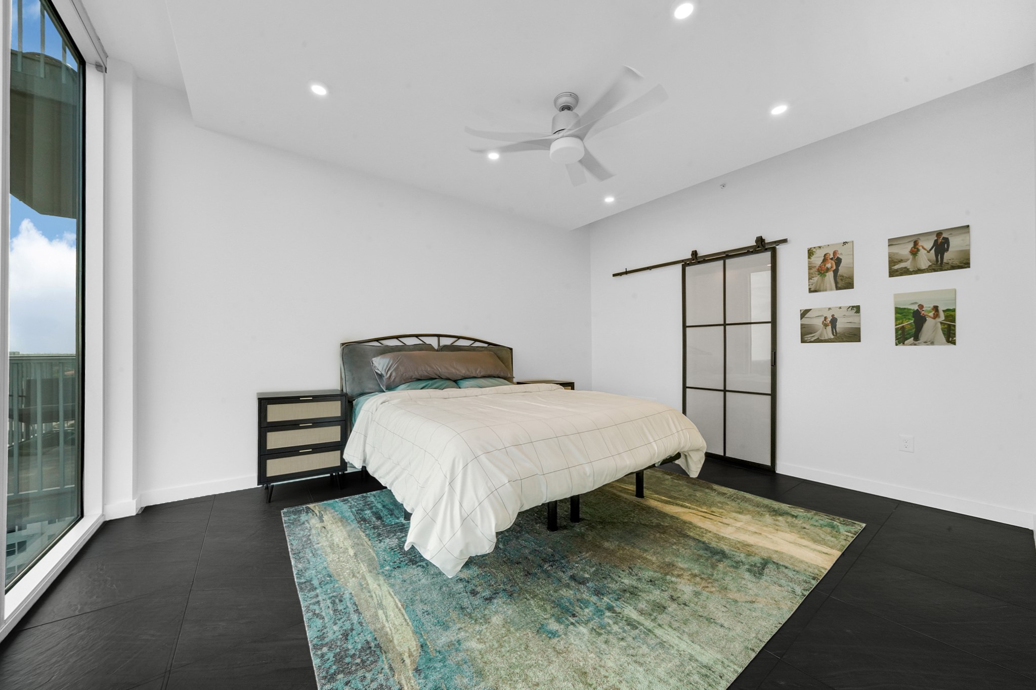 5925 Almeda Road, Unit 11317 Houston, TX 77004 - Photo 12 of 38 a bedroom with a bed and a window