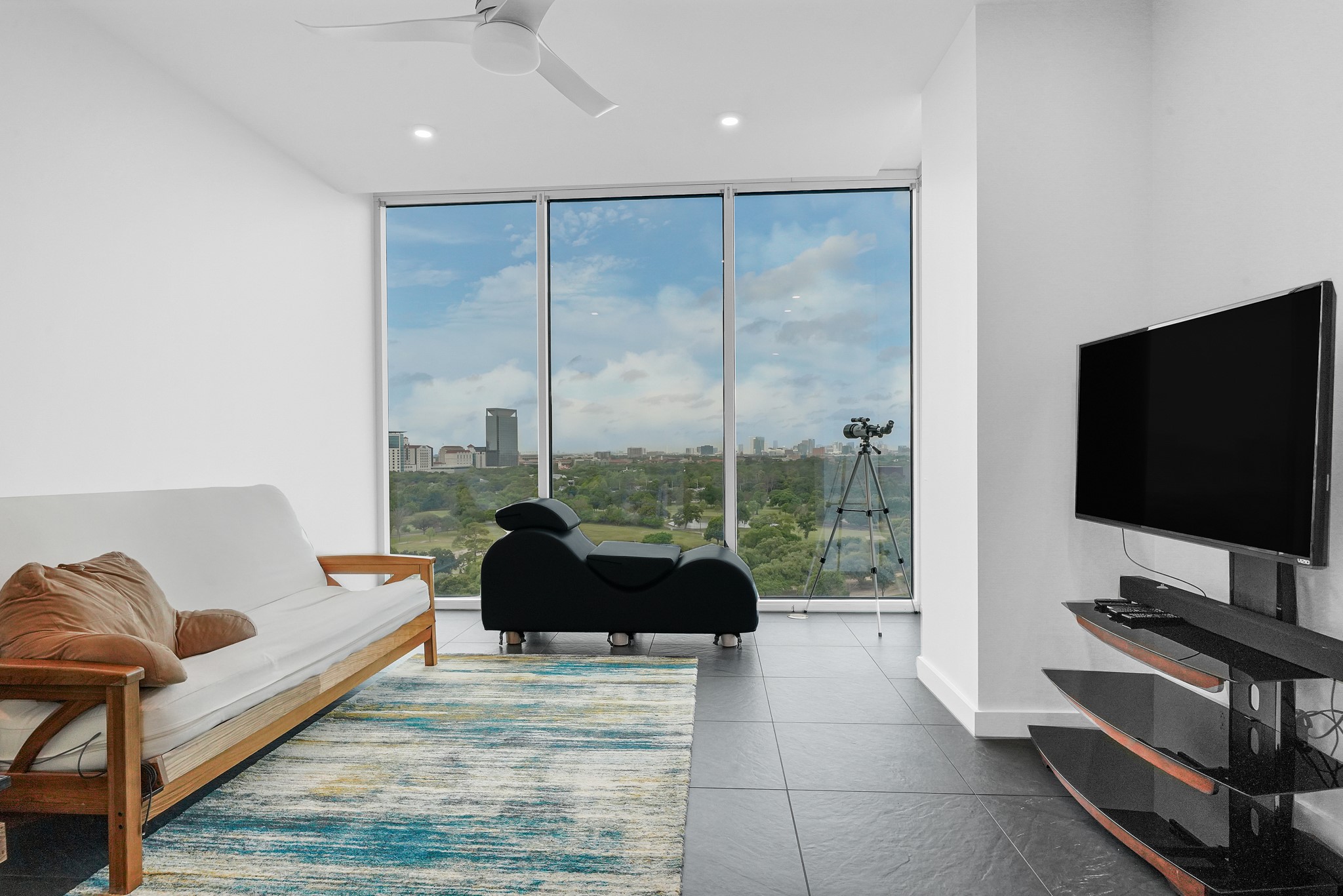5925 Almeda Road, Unit 11317 Houston, TX 77004 - Photo 17 of 38 a living room with furniture and a flat screen tv