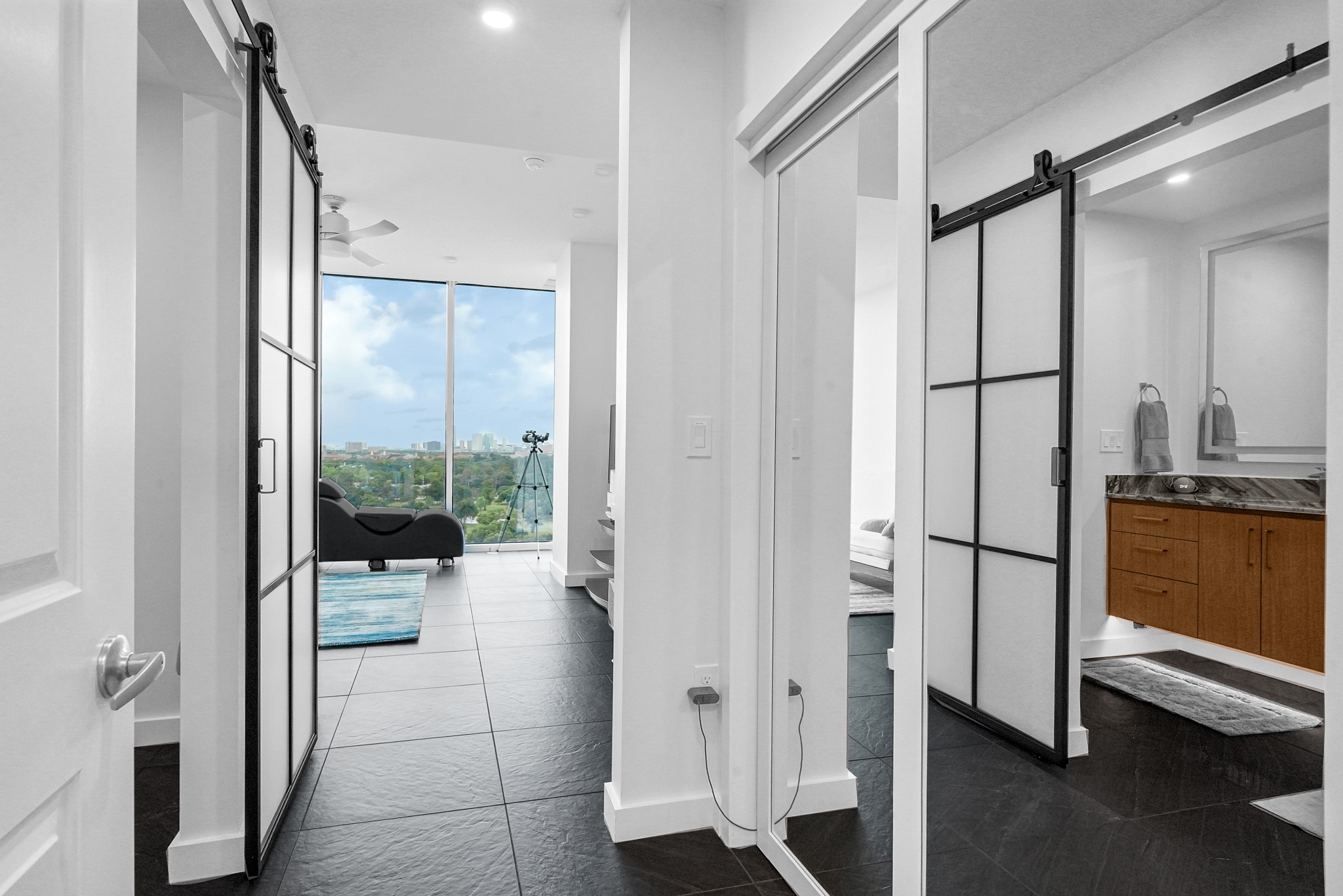 5925 Almeda Road, Unit 11317 Houston, TX 77004 - Photo 18 of 38 a bathroom with a glass shower door and a bathtub