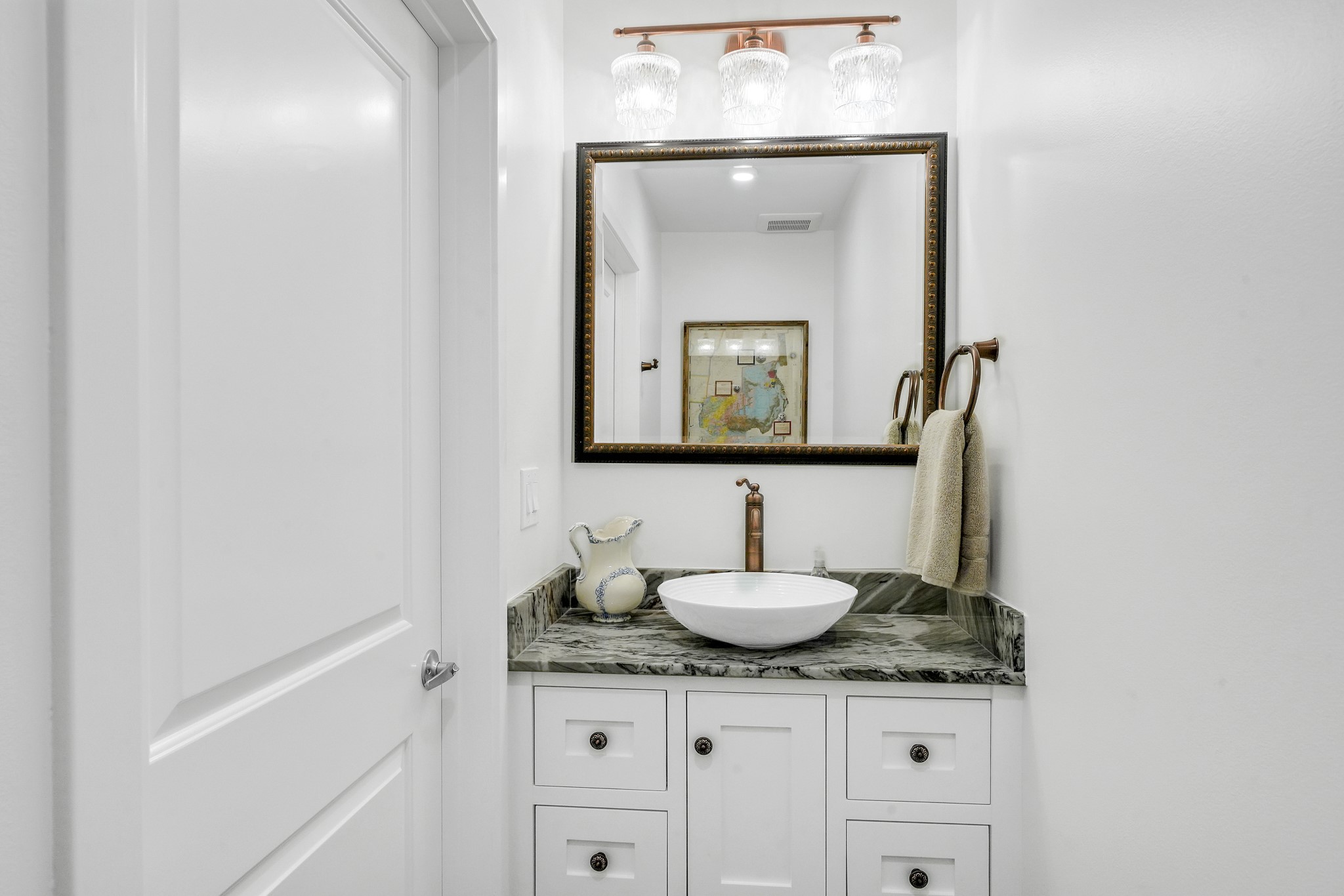 5925 Almeda Road, Unit 11317 Houston, TX 77004 - Photo 19 of 38 a bathroom with a granite countertop sink and a mirror