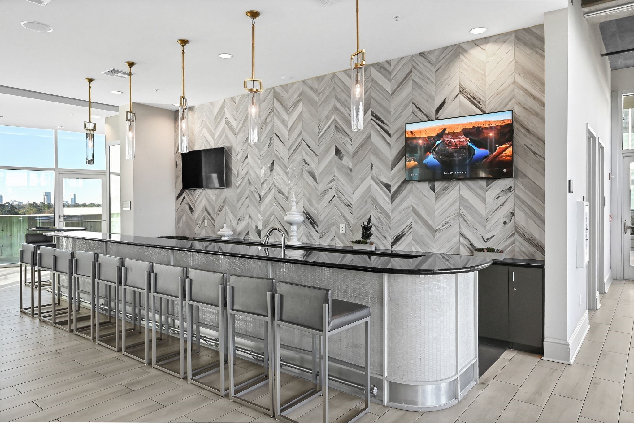 5925 Almeda Road, Unit 11317 Houston, TX 77004 - Photo 28 of 38 a kitchen view with a sink and breakfast area