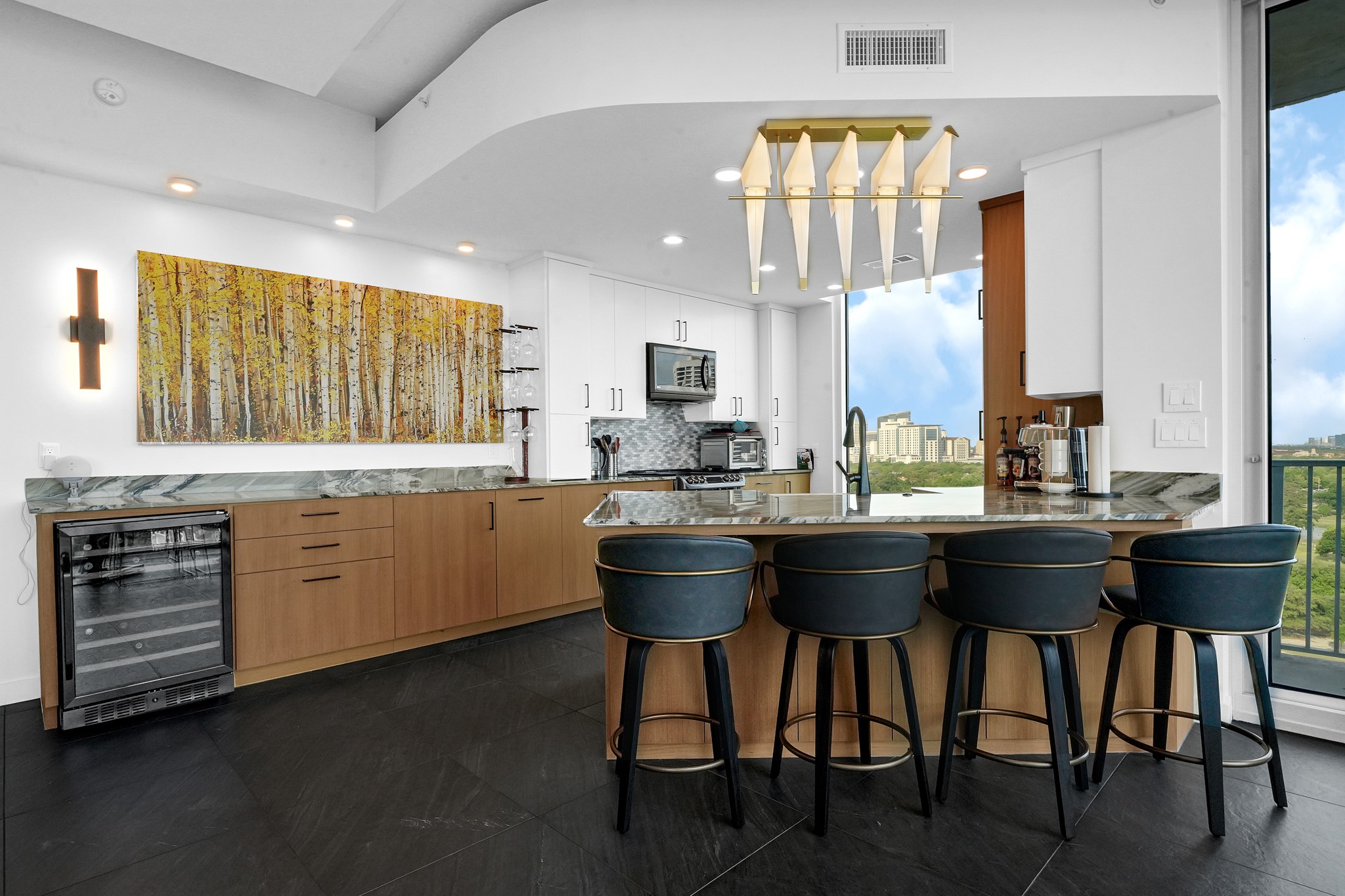 5925 Almeda Road, Unit 11317 Houston, TX 77004 - Photo 6 of 38 a kitchen with a table chairs sink and cabinets