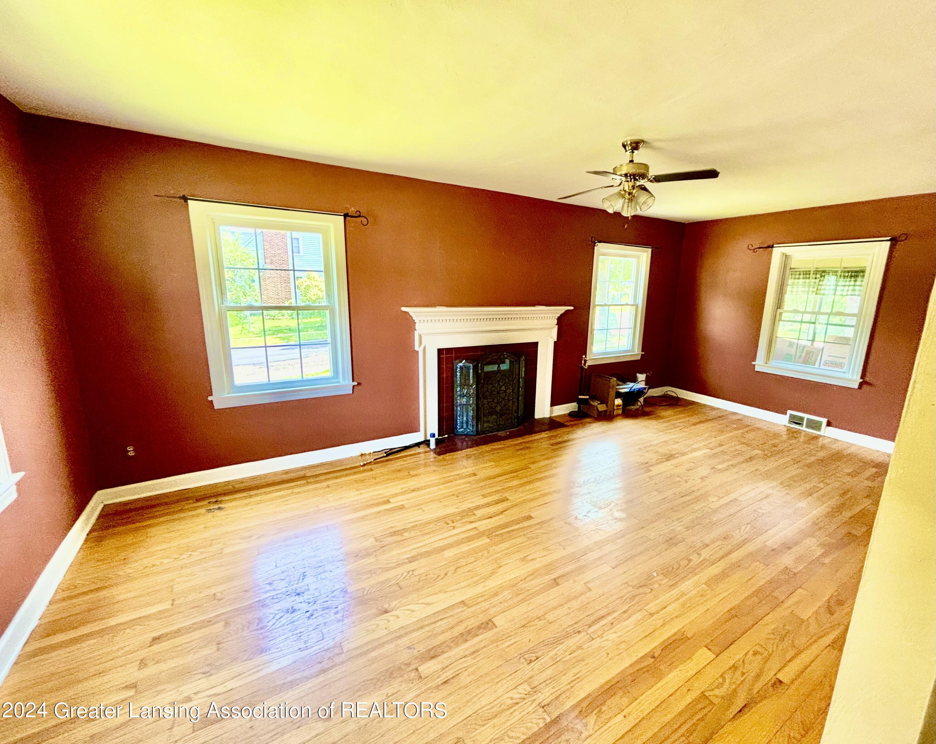 570 Riley Street Lansing, MI 48910 - Photo 14 of 33 IMG_5594