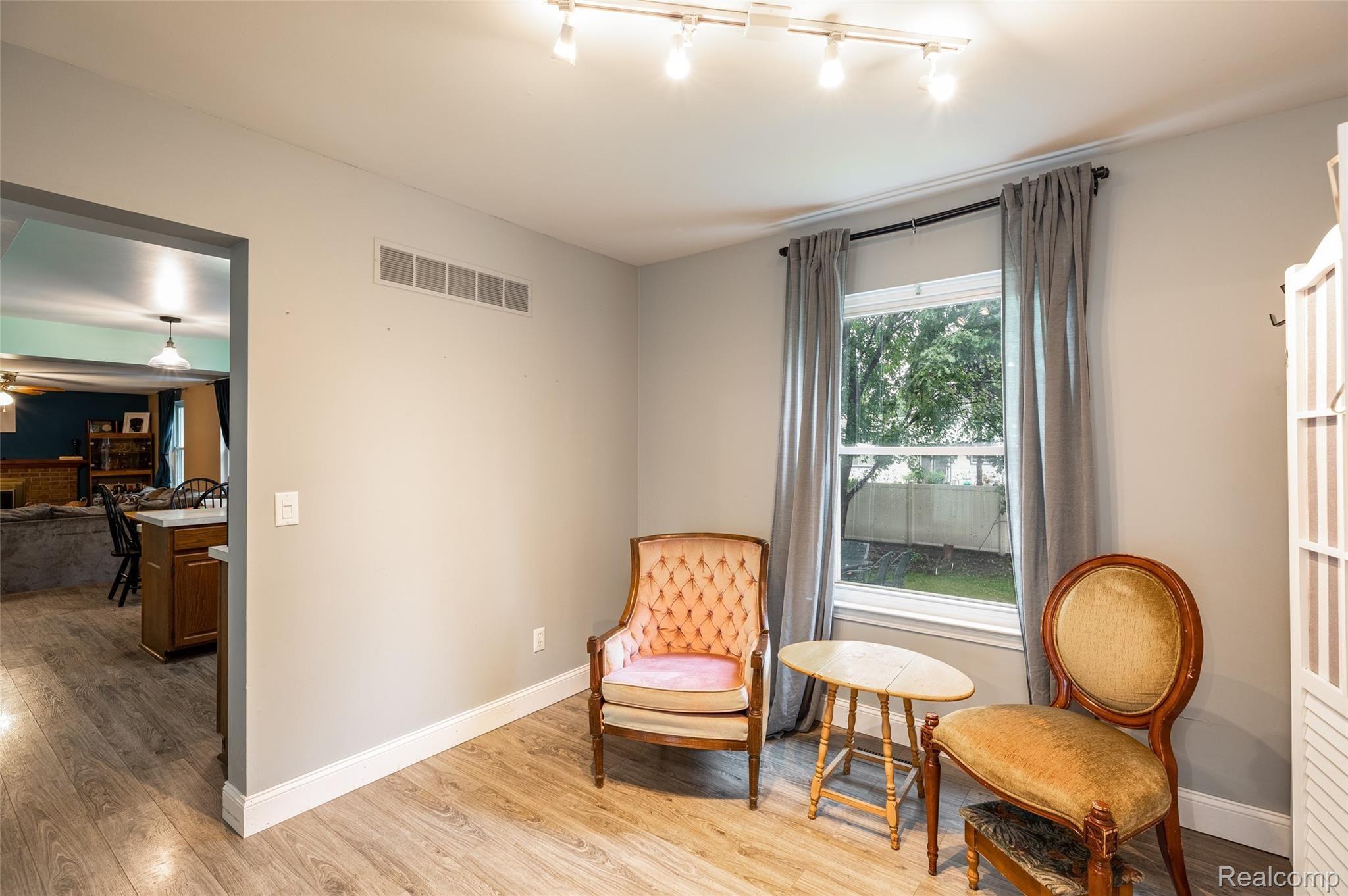 1828 Morton Taylor Road Canton, MI 48187 - Photo 5 of 22 12.Dining