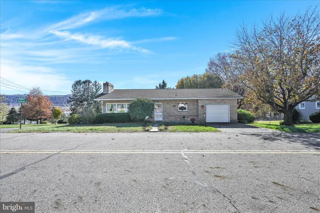 $224,900 | 819 East Chestnut Street, Hegins, PA 17938