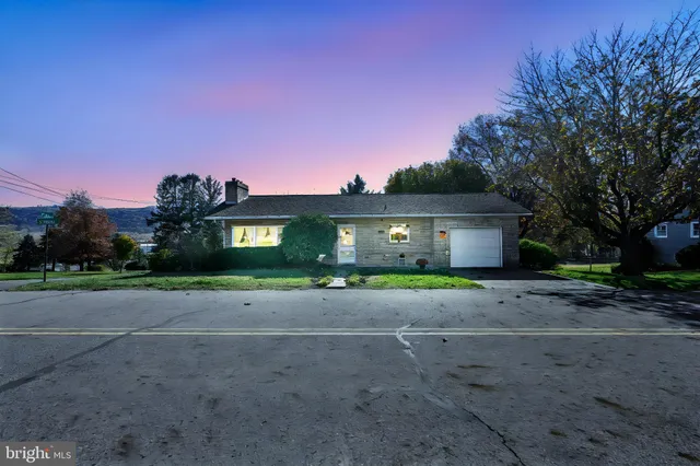 $224,900 | 819 East Chestnut Street, Hegins, PA 17938