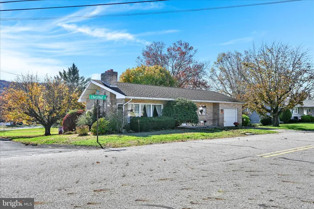 $224,900 | 819 East Chestnut Street, Hegins, PA 17938
