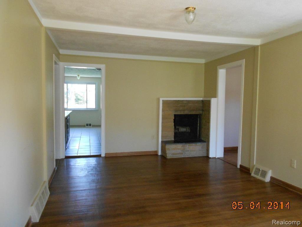 8959 Rucker Road Grosse Ile, MI 48138 - Photo 10 of 26 DSCN2527.jpg