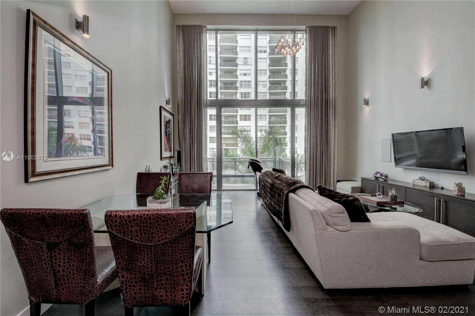 6000 Collins Avenue, Unit 511 Miami Beach, FL 33140 - Photo 2 of 23 Gallery Image 2