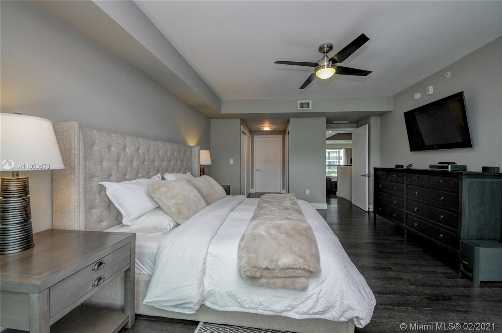 6000 Collins Avenue, Unit 511 Miami Beach, FL 33140 - Photo 11 of 23 Gallery Image 11