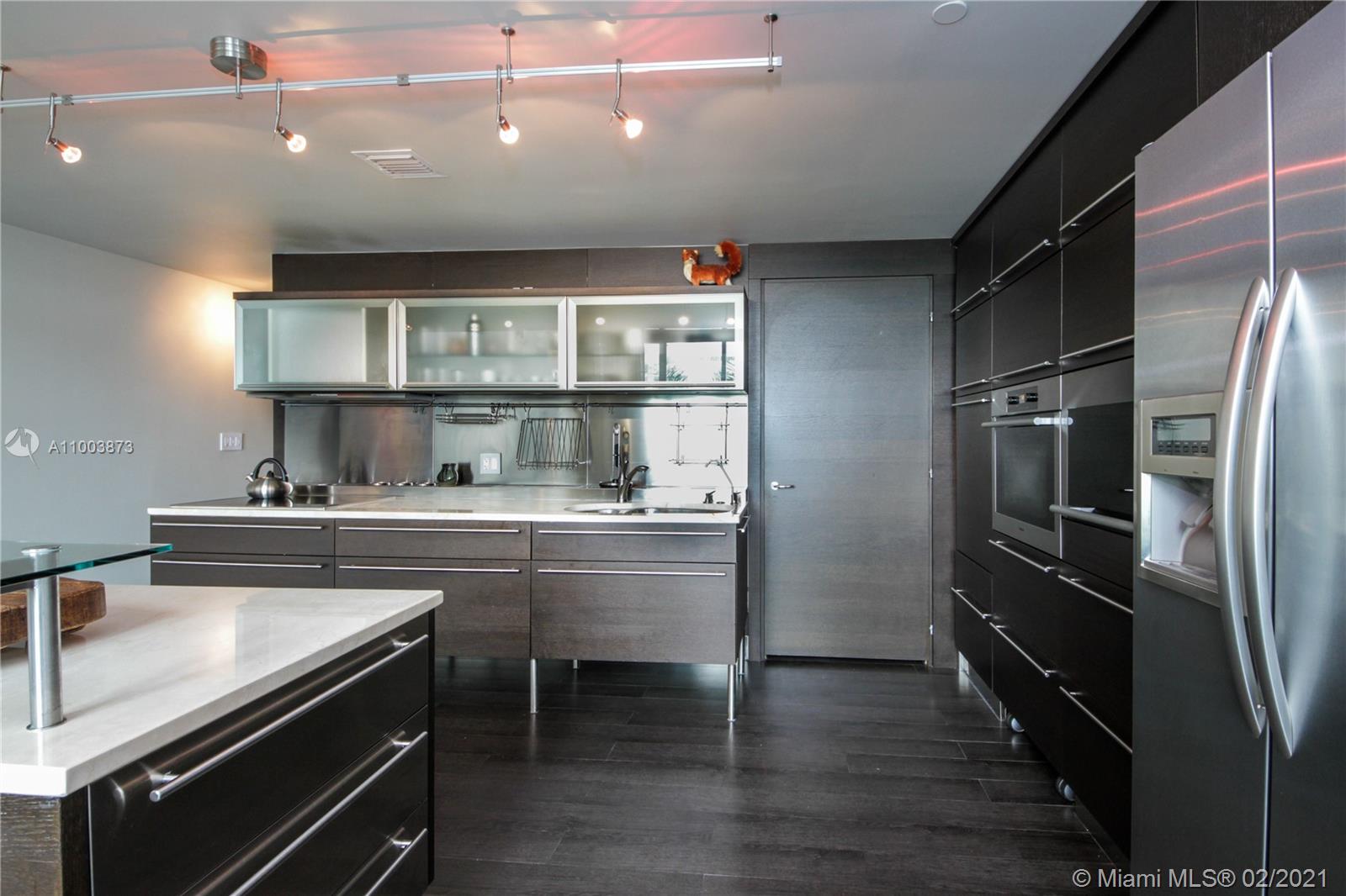 6000 Collins Avenue, Unit 511 Miami Beach, FL 33140 - Photo 6 of 23 Gallery Image 6