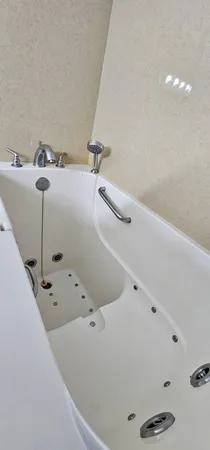 $175,000 | 12600 Parkwood Drive, Unit 208, Burnsville, MN 55337