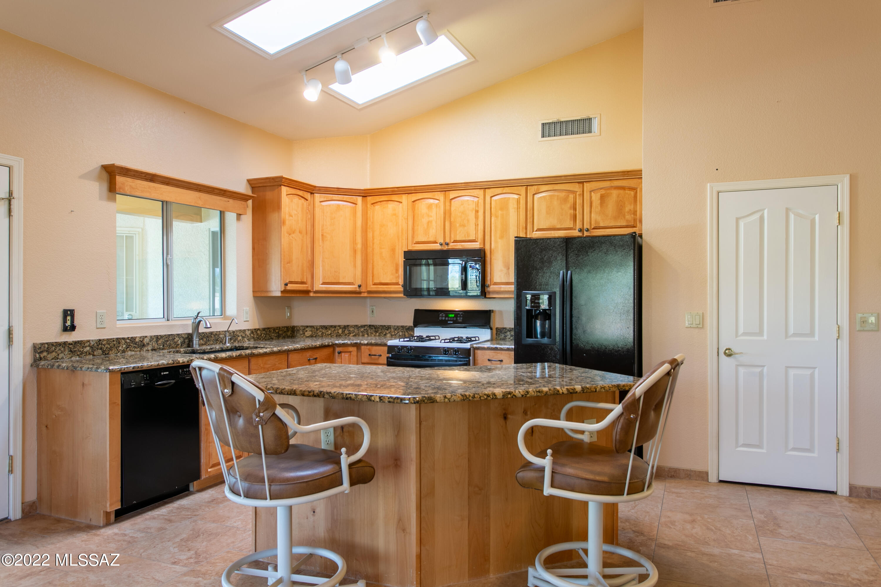 1486 West Sunset Ridge Place Tucson, AZ 85704 - Photo 10 of 36
