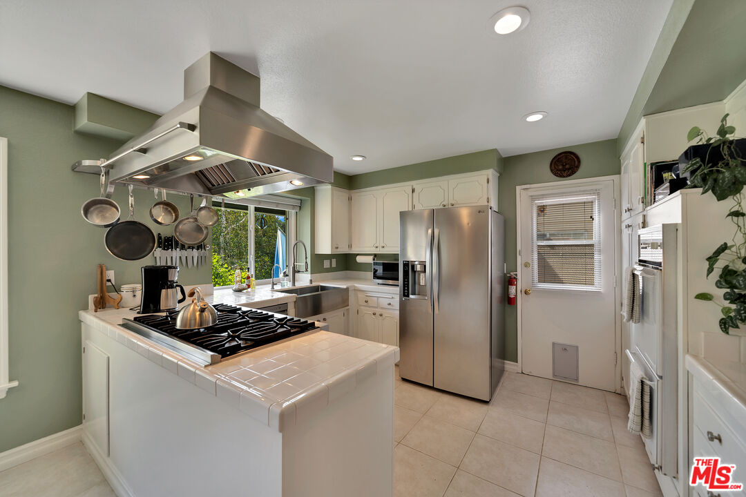 19055 Muirkirk Drive Porter Ranch, CA 91326 - Photo 19 of 50 Gallery Image 19