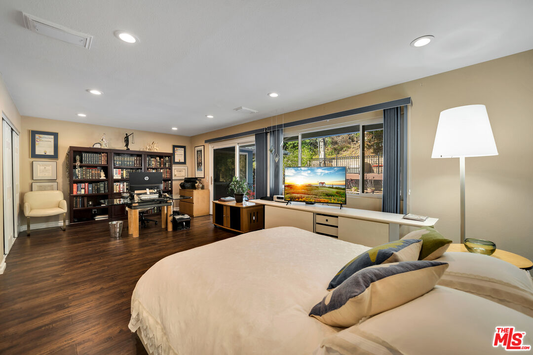 19055 Muirkirk Drive Porter Ranch, CA 91326 - Photo 24 of 50 Gallery Image 24