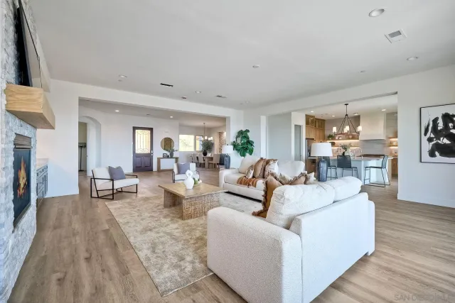 $2,374,900 | 11631 Via Trevi, Lakeside, CA 92040