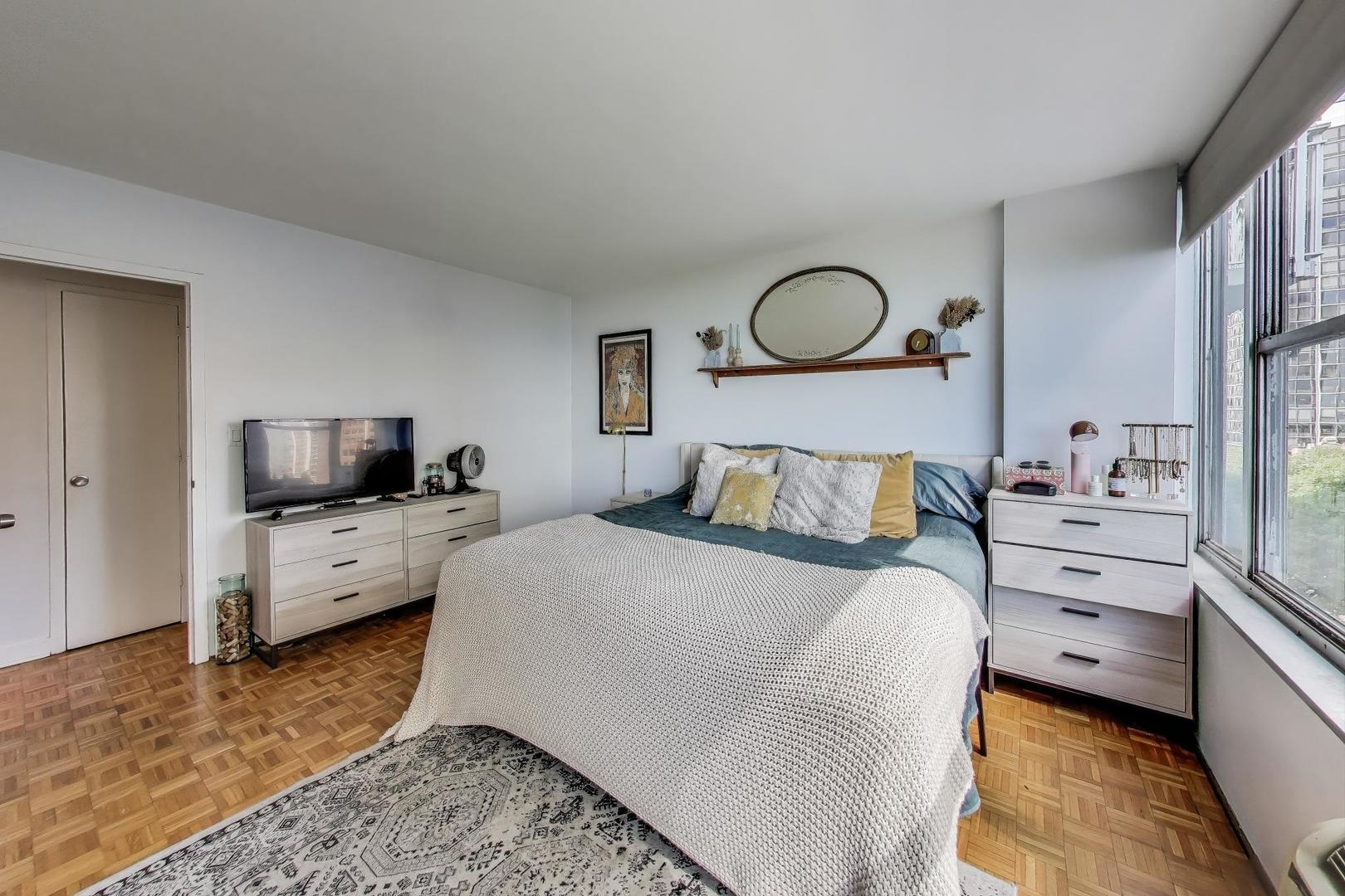 1000 North Lake Shore Plaza, Unit 804 Chicago, IL 60611 - Photo 15 of 25 a bedroom with a bed and a flat screen tv