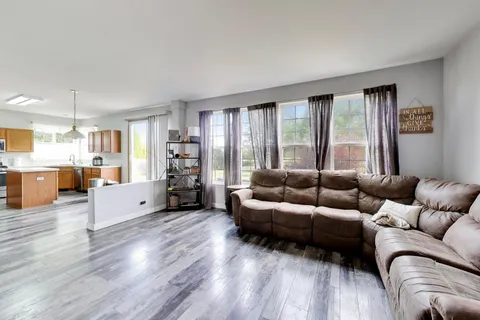 $435,000 | 1669 Montclair Drive, Elgin, IL 60123