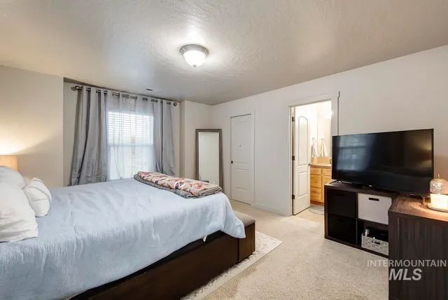 $299,900 | 1177 South Barberry Place, Nampa, ID 83686