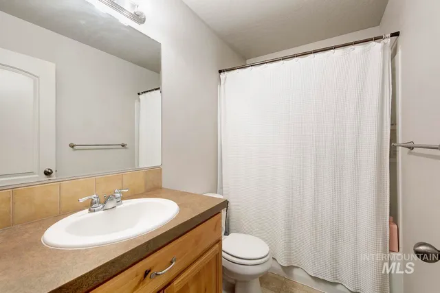 $299,900 | 1177 South Barberry Place, Nampa, ID 83686