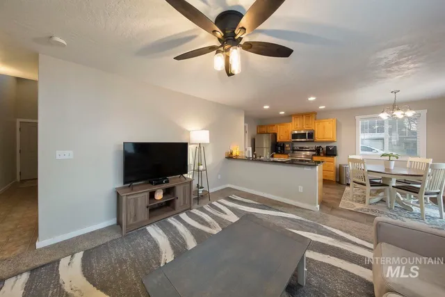 $299,900 | 1177 South Barberry Place, Nampa, ID 83686