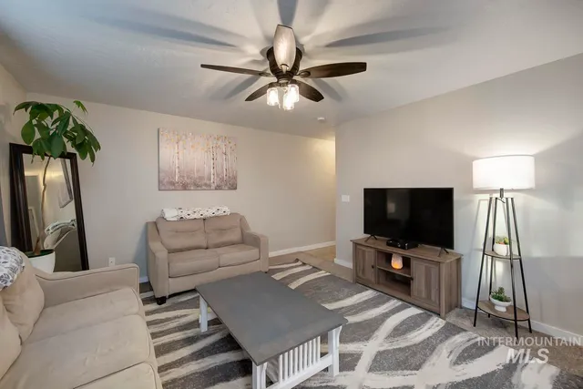 $299,900 | 1177 South Barberry Place, Nampa, ID 83686