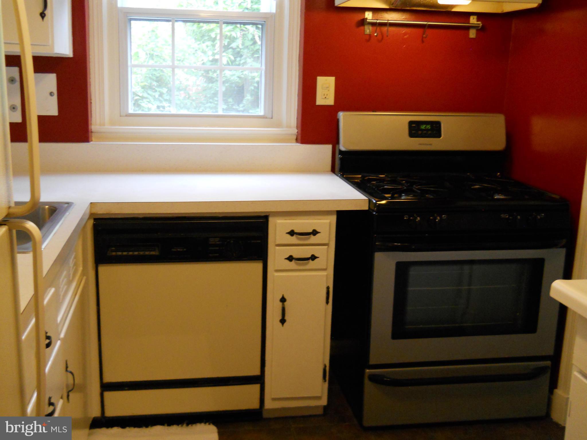 11713 Lytle Street Silver Spring, MD 20902 - Photo 9 of 30 Kitchen