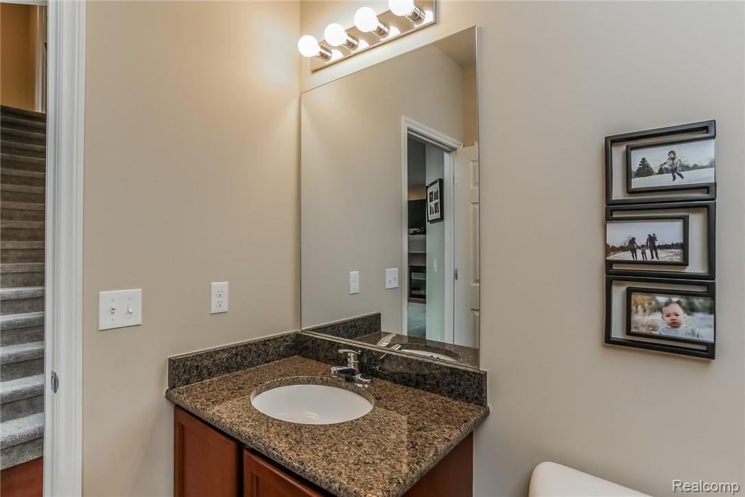 3058 Fantail Court Rochester, MI 48309 - Photo 20 of 43 025-2693504-medium.jpg
