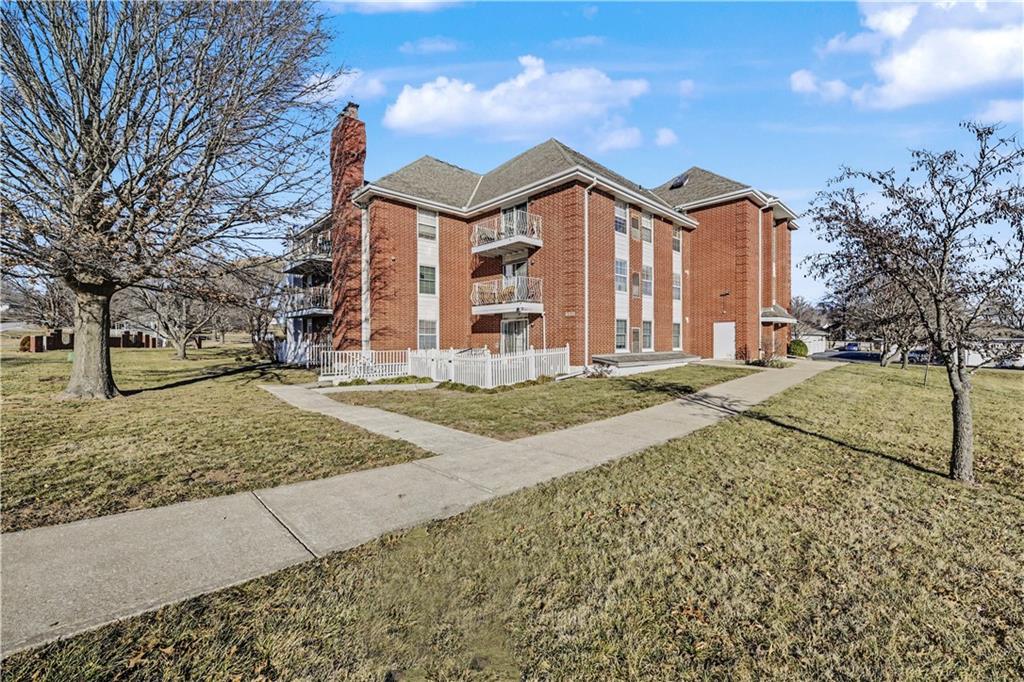 8001 Westridge Road, Unit 102 Raytown, MO 64138 - Photo 2 of 30