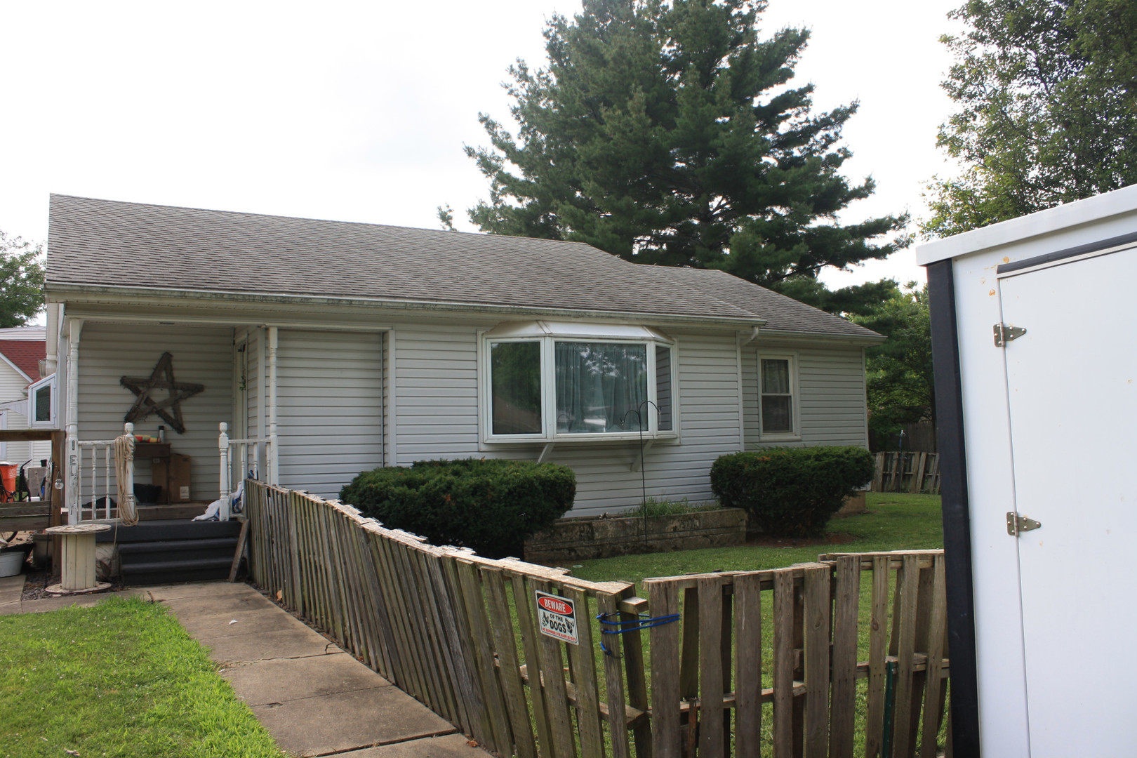 1 Elm Drive Bethany, IL 61914 - Photo 2 of 37 a front view of house with yard and green space