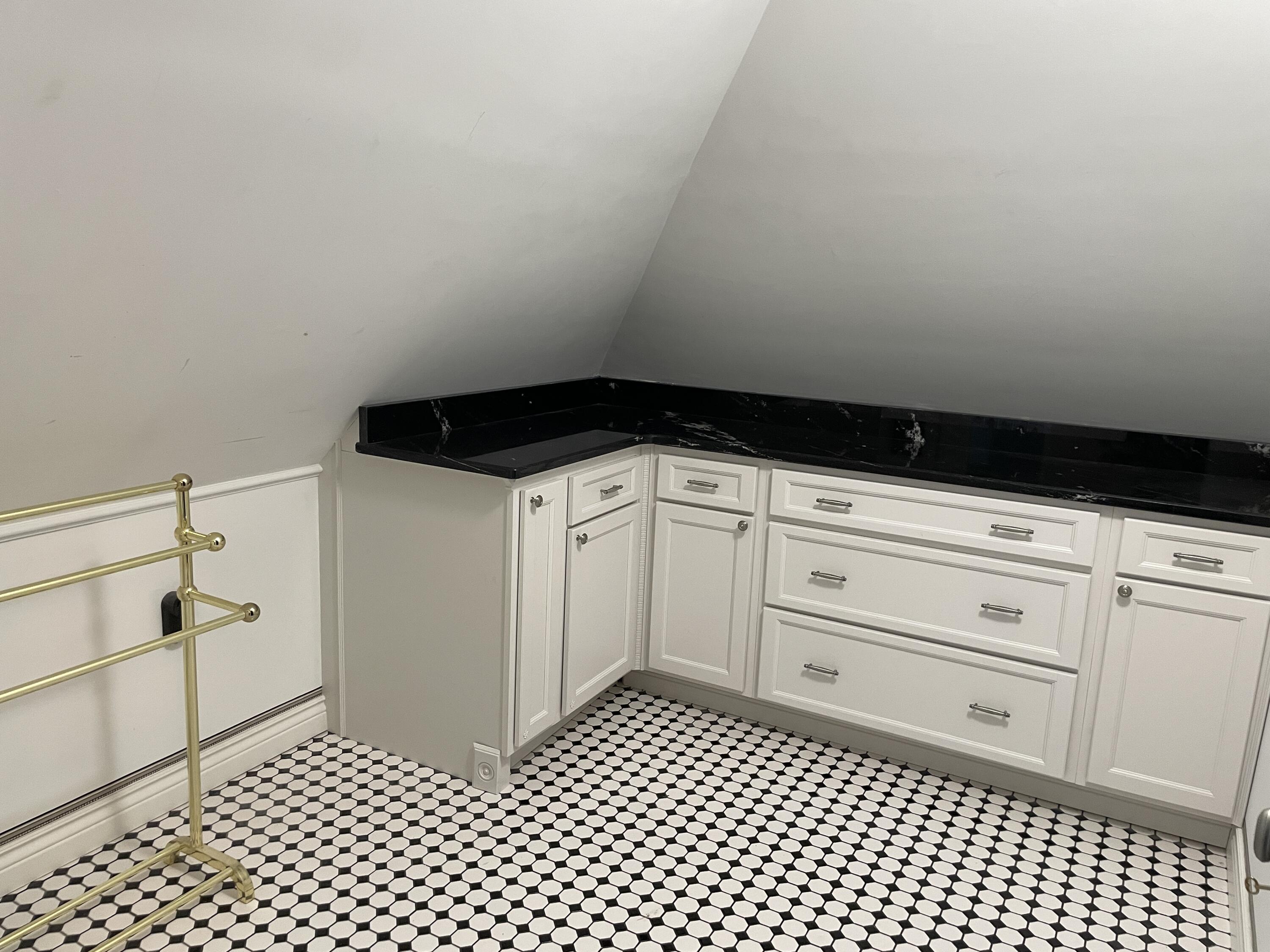 806 Ninevah Road Frankfort, KY 40601 - Photo 24 of 28 Upstairs Bath photo 3