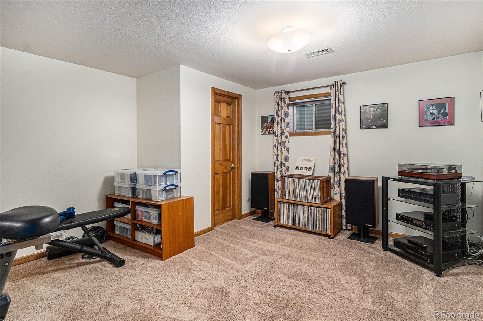 9537 Chesapeake Street Highlands Ranch, CO 80126 - Photo 27 of 34 a view of a livingroom with furniture